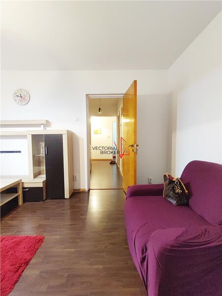 Doamna Ghica, intersectie, planul doi, prima inchiriere apartament decomandat, et. 3,